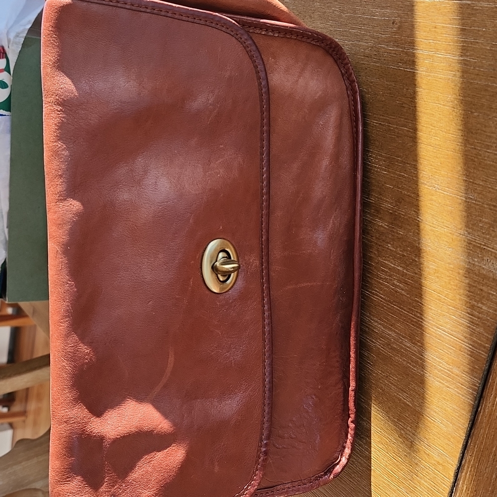 VINTAGE CARRIAGE HOUSE LEATHER CROSSBODY BAG